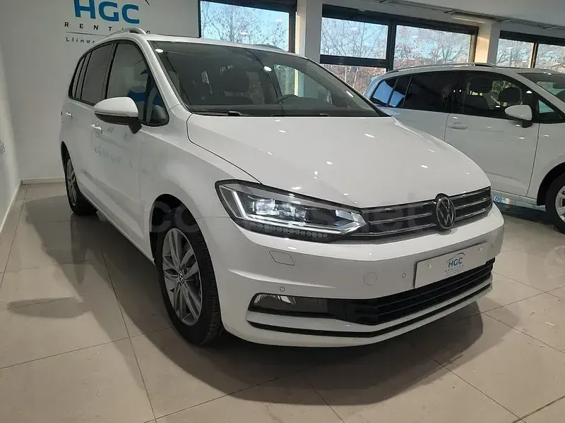Usado VW Touran 122 CV (89 kW) 2026 Blanco Monovolumen