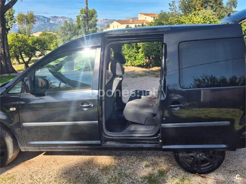 Usado VW Caddy Comfortline 102 CV (75 kW) 2011 Negro Monovolumen