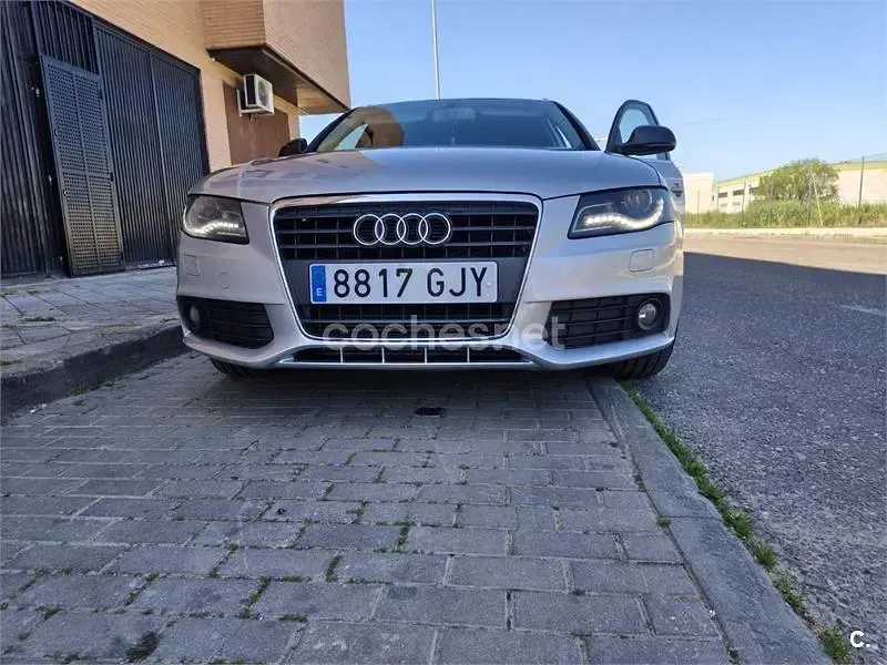 Usado Audi A4 170 CV (125 kW) 2008 Gris / plata Familiar