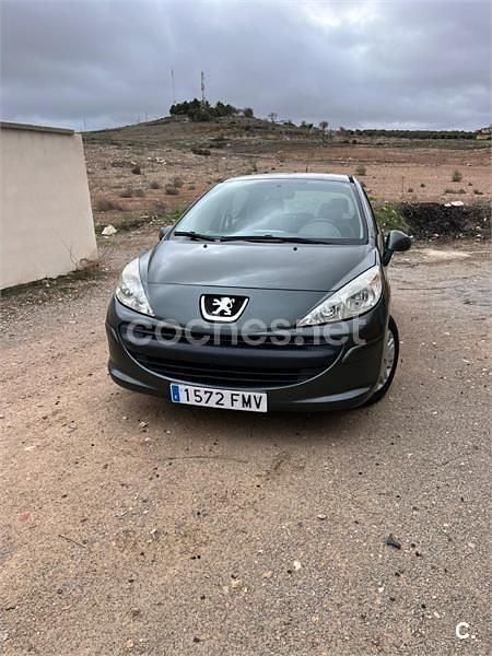 Usado Peugeot 207 90 CV (66 kW) 2007 Verde Berlina