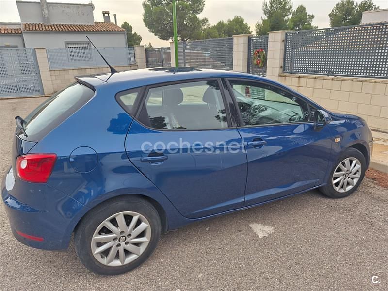 Usado Seat Ibiza Style 85 CV (62 kW) 2015 Azul Berlina