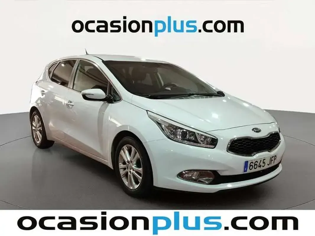 Begagnad Kia Ceed 128 HK (94 kW) 2015 Vit Halvkombi