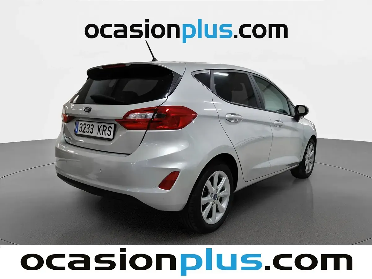 Usado Ford Fiesta Trend+ 101 CV (74 kW) 2018 Gris Utilitario