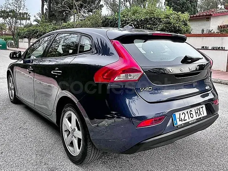 Usado Volvo V40 Momentum 115 CV (84 kW) 2014 Azul Berlina
