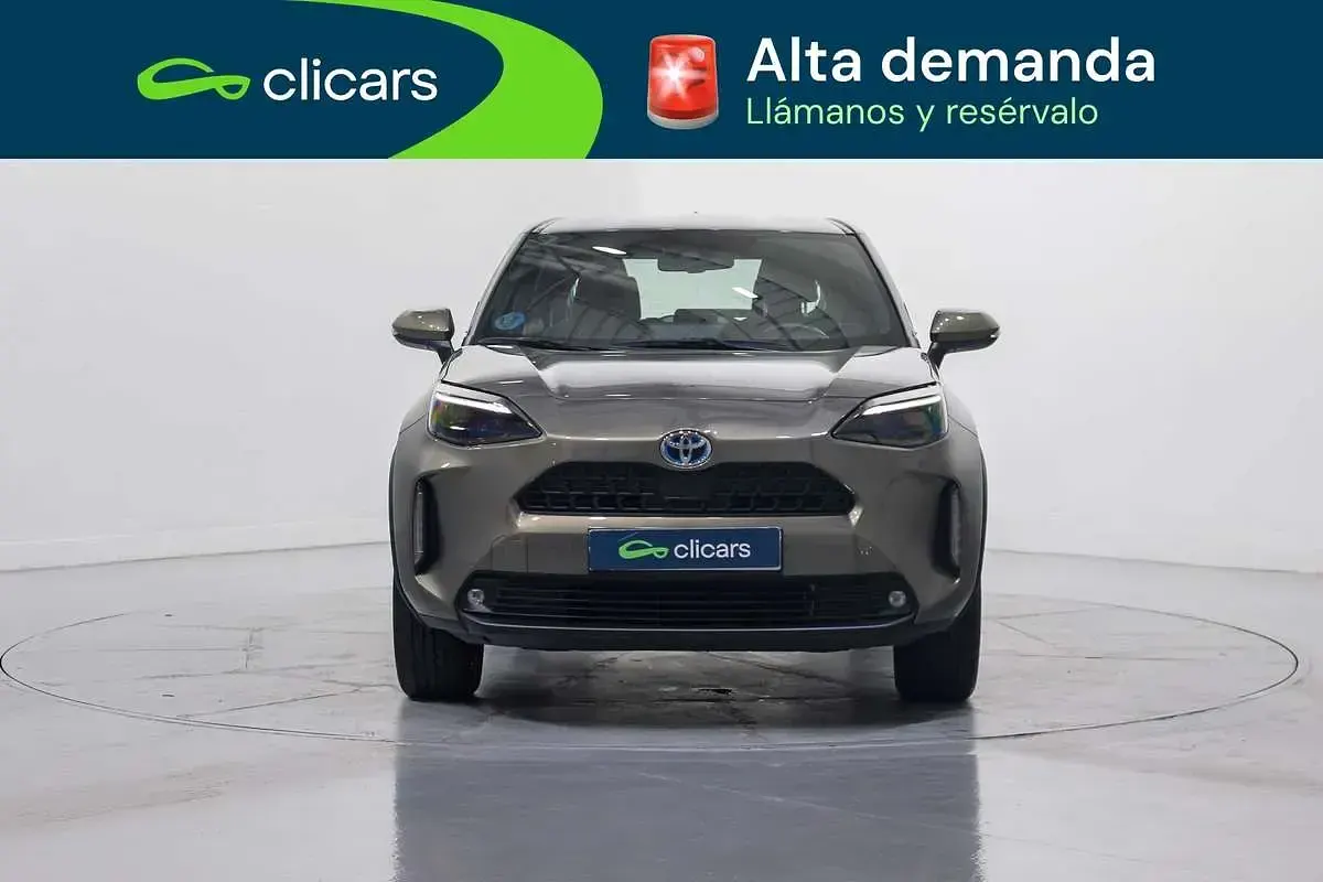 Używany Toyota Yaris Cross Active 91 KM (66 kW) 2022 Brązowy SUV