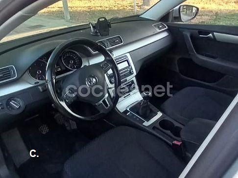 Usado VW Passat Advance 105 CV (77 kW) 2011 Gris / plata Berlina