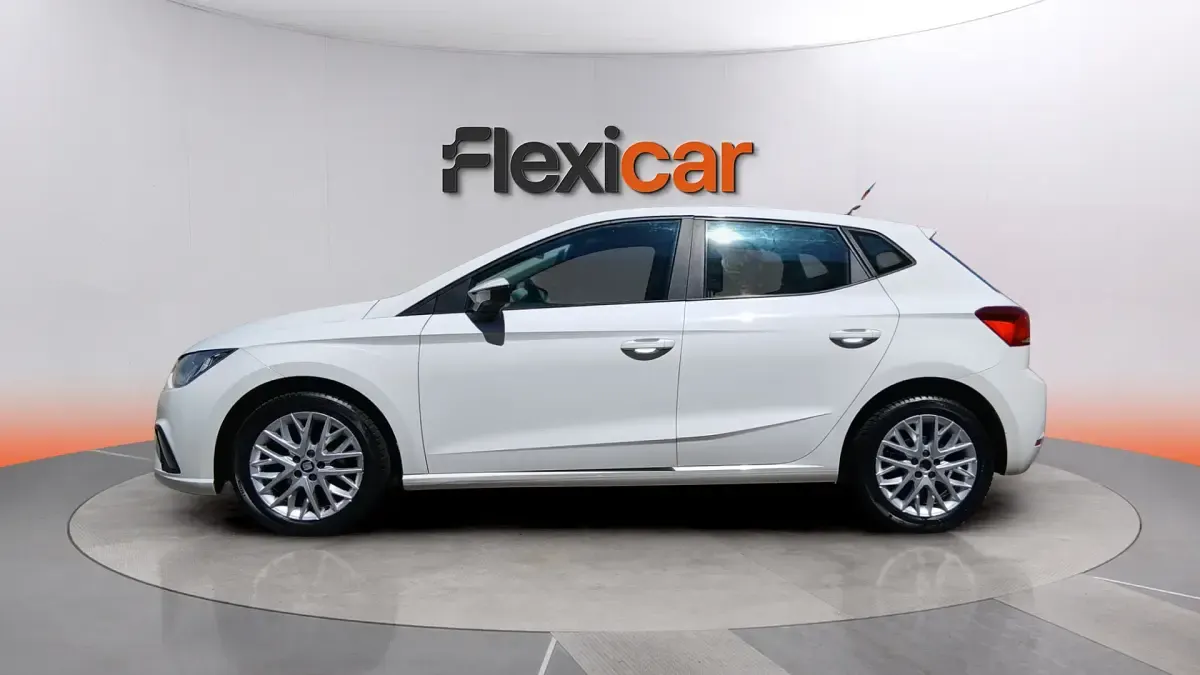 Usado Seat Ibiza Reference 95 CV (69 kW) 2017 Blanco Berlina