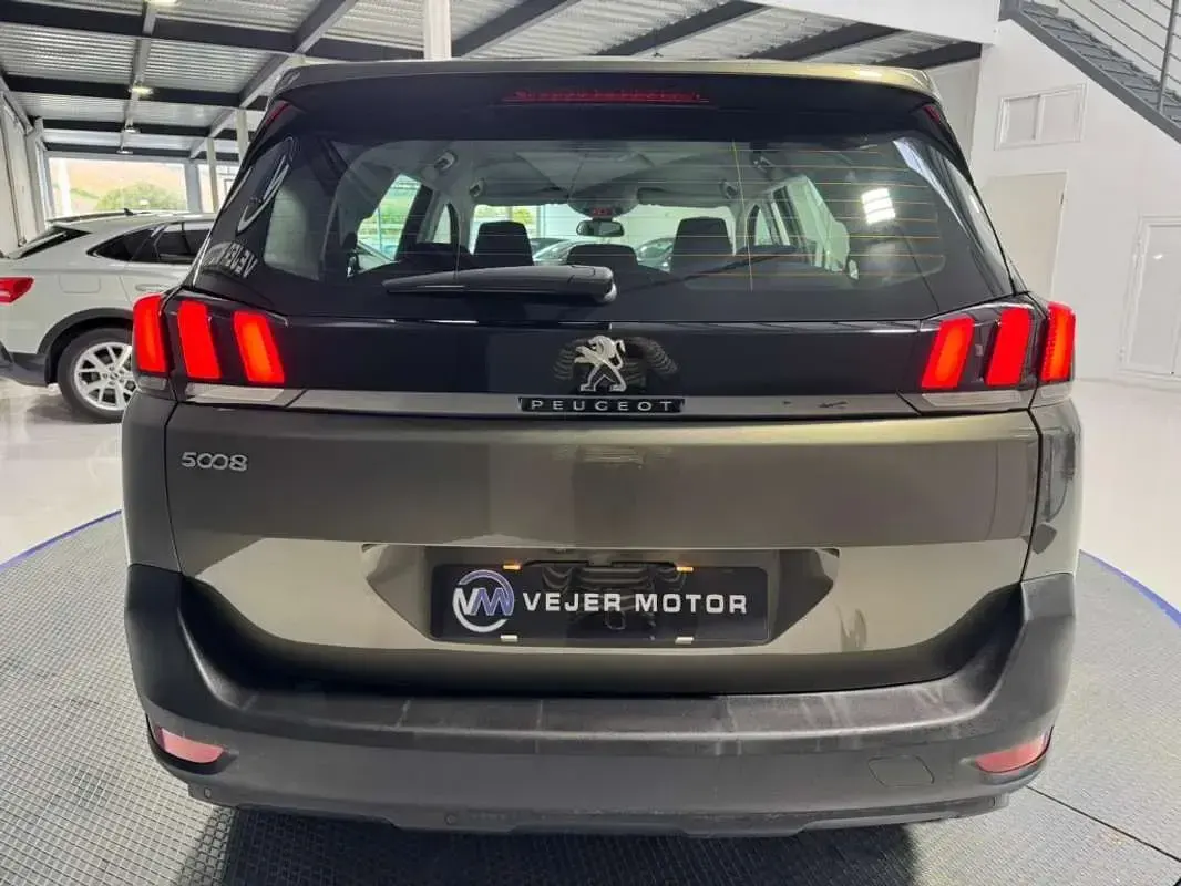 Usado Peugeot 5008 Active 131 CV (96 kW) 2020 Verde SUV