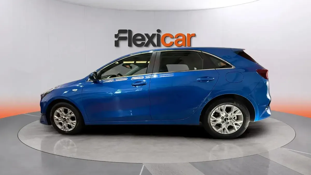 Usado Kia Ceed 136 CV (100 kW) 2023 Azul Utilitario