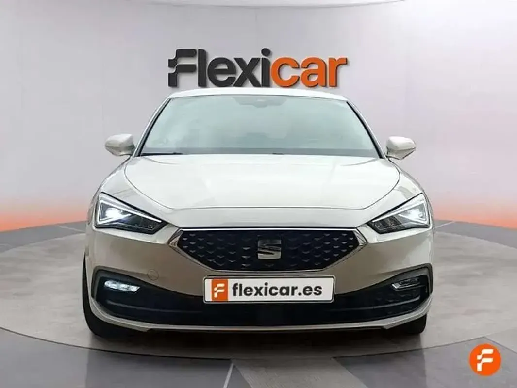 Usado Seat Leon XCELLENCE 150 CV (110 kW) 2022 Blanco Berlina