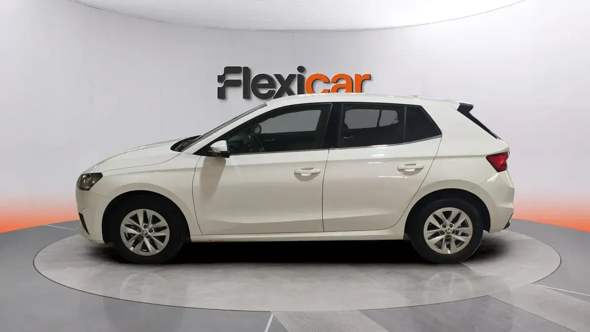 Usado Skoda Fabia Active 80 CV (58 kW) 2022 Blanco Utilitario