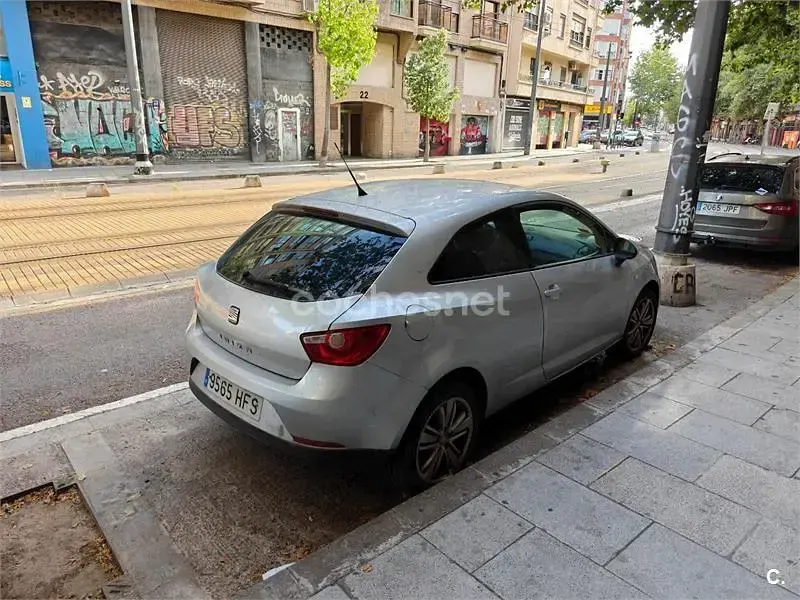 Usado Seat Ibiza SC 90 CV (66 kW) 2011 Gris / plata Utilitario