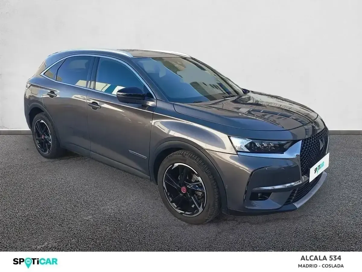 Usado DS Automobiles DS3 Crossback So Chic 180 CV (132 kW) 2019 Gris SUV