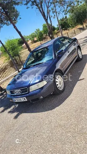Usado Audi A4 115 CV (84 kW) 2001 Azul Berlina