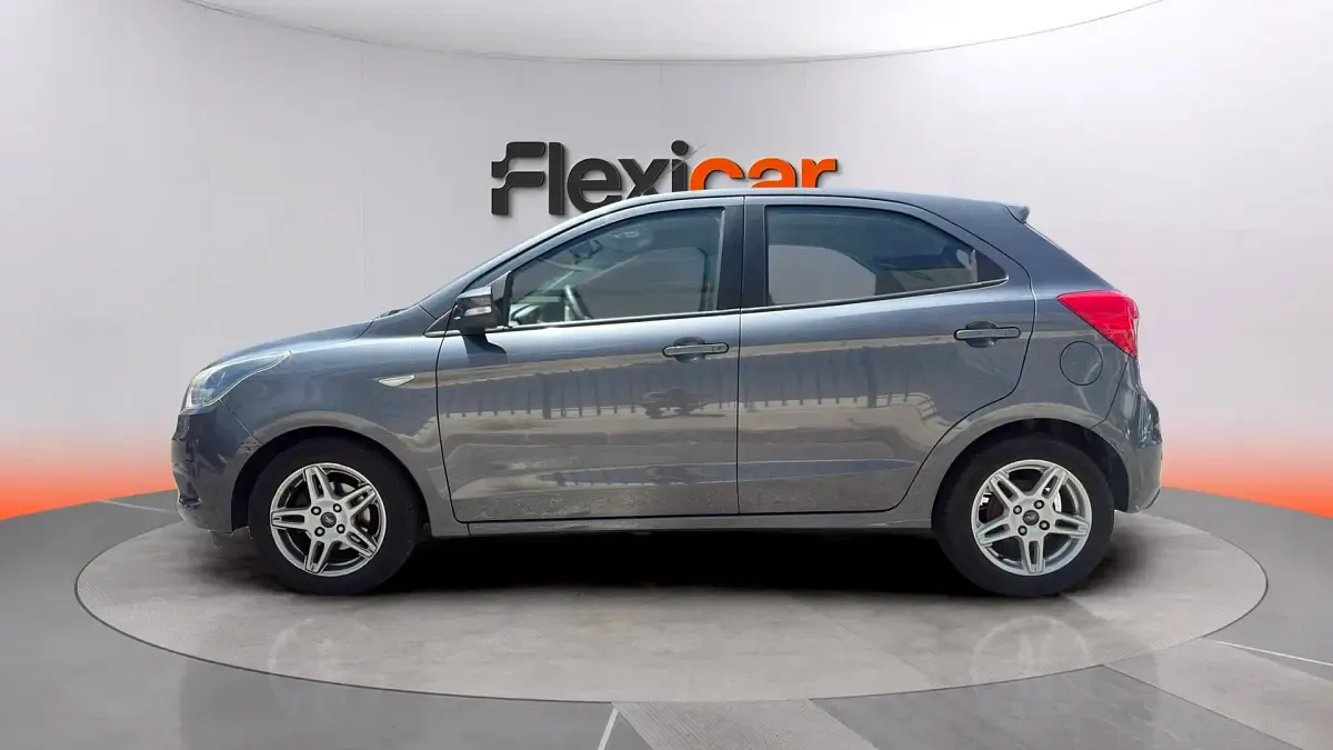 Usado Ford Ka Plus Ultimate 86 CV (63 kW) 2017 Gris Utilitario