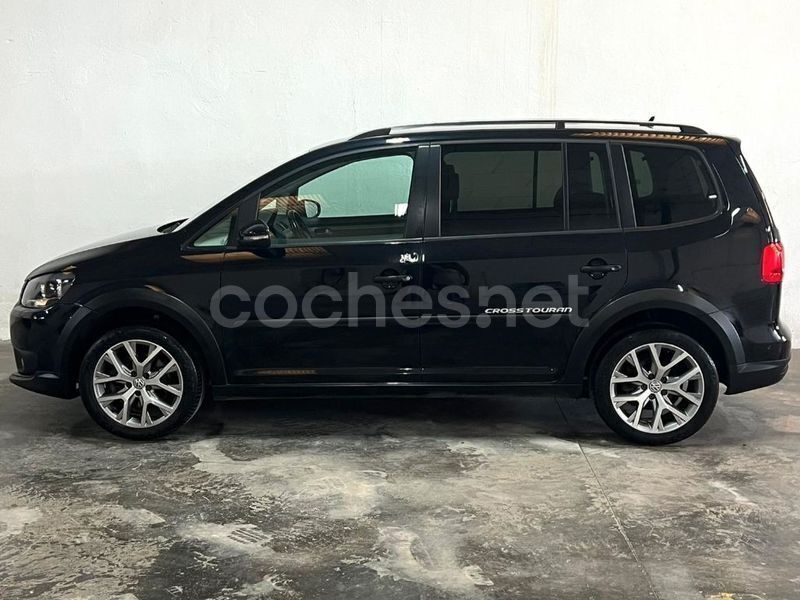 Usado VW Touran Sport 140 CV (102 kW) 2014 Negro Monovolumen