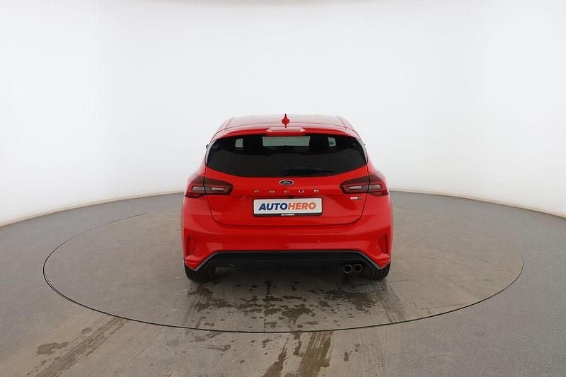 Usado Ford Focus ST-Line 125 CV (91 kW) 2022 Rojo Utilitario