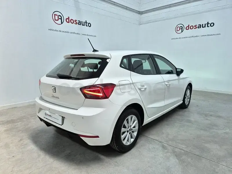 Usado Seat Ibiza Style Plus 110 CV (80 kW) 2022 Blanco Utilitario