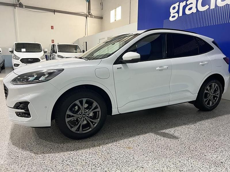 Usado Ford Kuga ST-Line 225 CV (165 kW) 2023 Blanco SUV