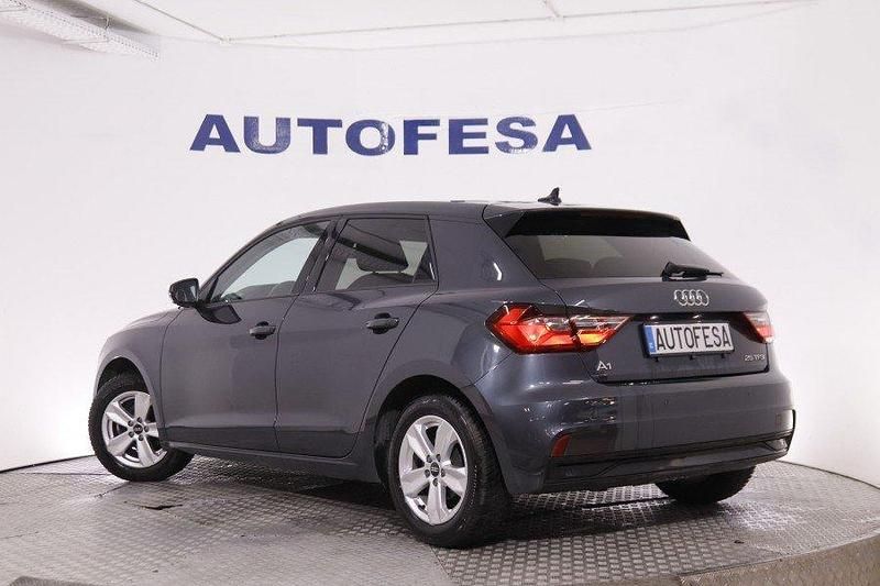 Usado Audi A1 95 CV (69 kW) 2022 Gris titanio SUV