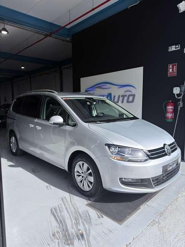 Usado VW Sharan Advance 150 CV (110 kW) 2020 Plateado Monovolumen