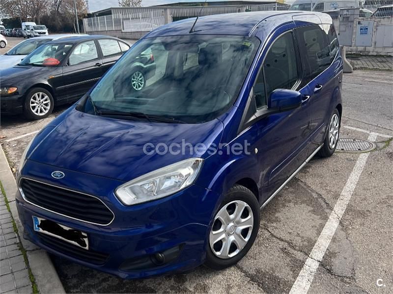 Usado Ford Tourneo Courier Trend 75 CV (55 kW) 2015 Azul Monovolumen