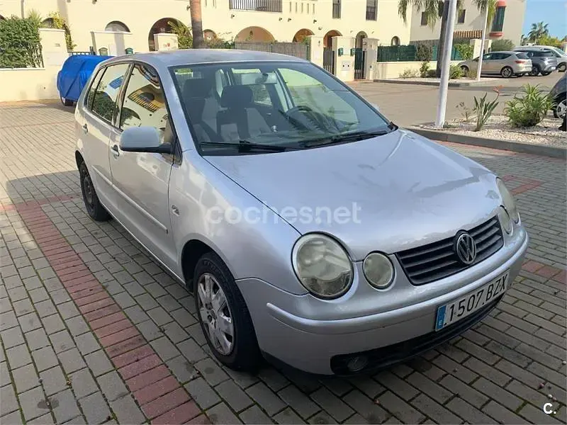 Usado VW Polo Trendline 75 CV (55 kW) 2002 Gris / plata Berlina