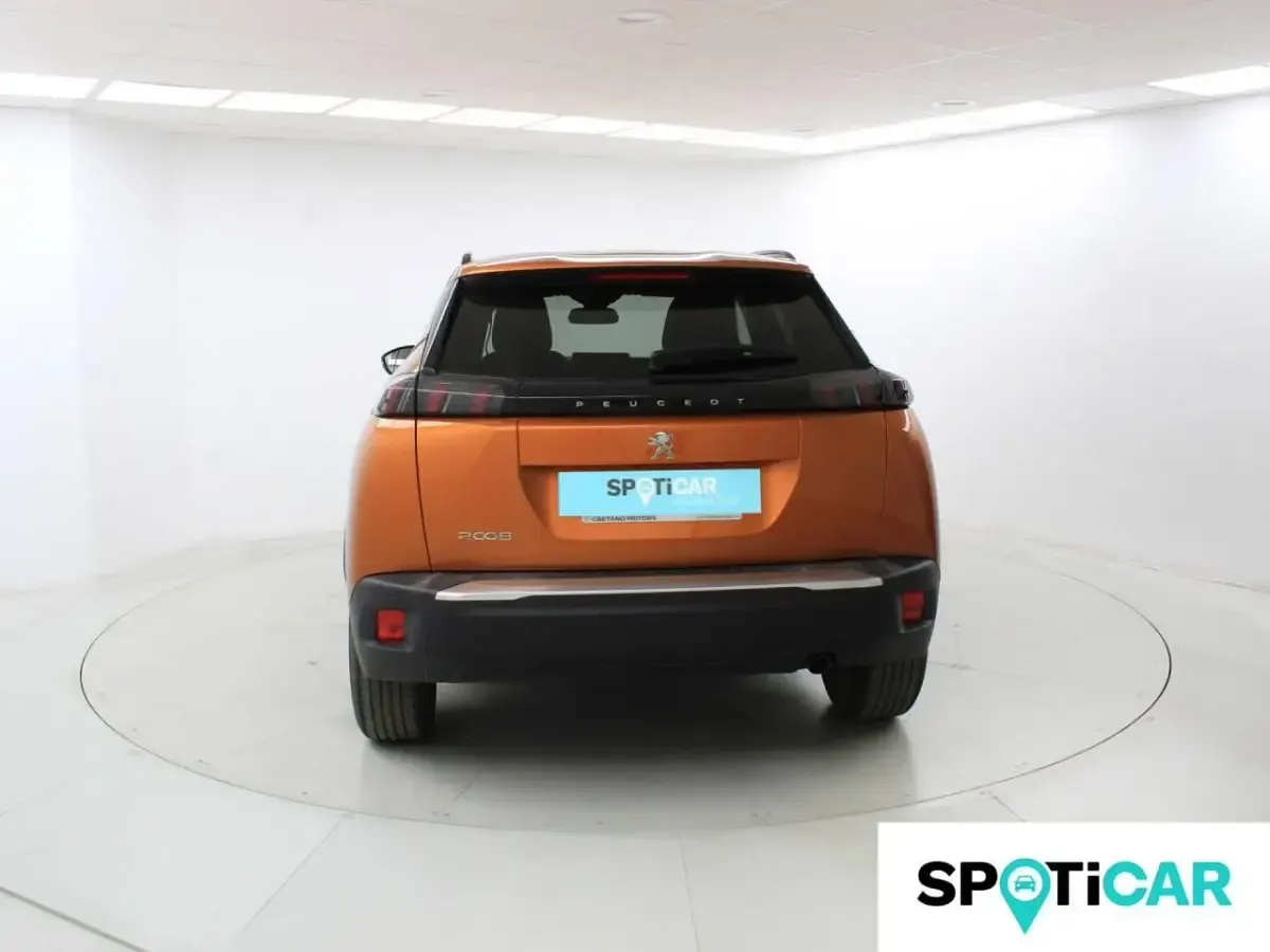Usado Peugeot 2008 Allure 101 CV (74 kW) 2022 Naranja SUV
