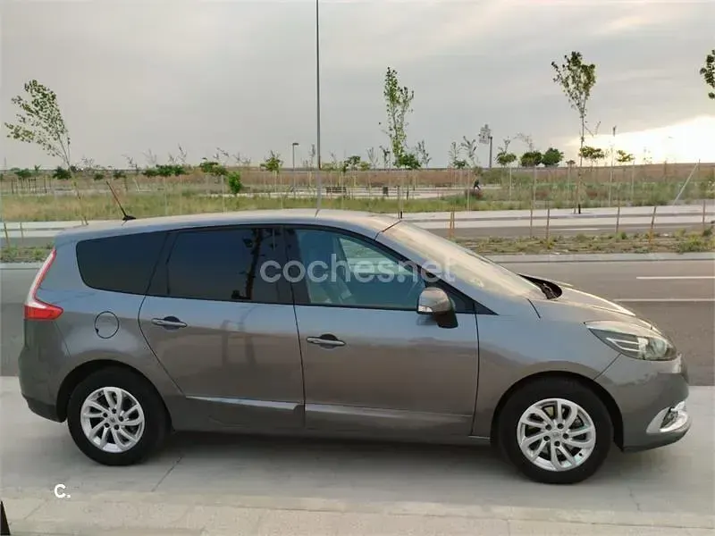 Usado Renault Grand Scénic III LIMITED 130 CV (95 kW) 2014 Gris / plata Monovolumen