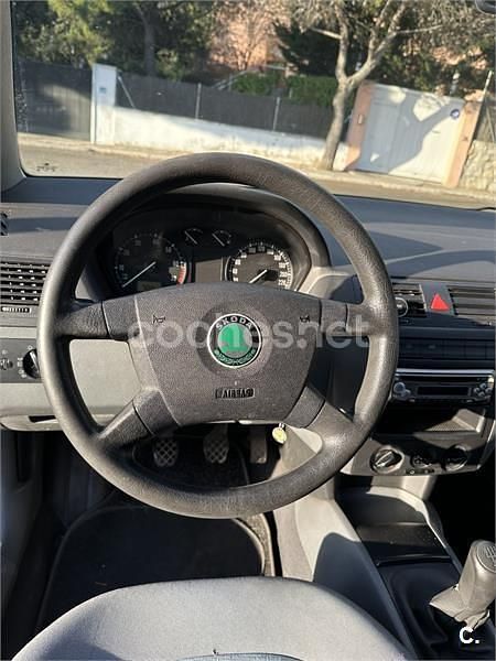 Usado Skoda Fabia Comfort 60 CV (44 kW) 2003 Gris / plata Berlina