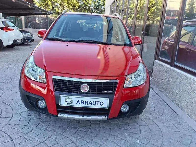 Usado Fiat Sedici Dynamic 120 CV (88 kW) 2009 Rojo SUV