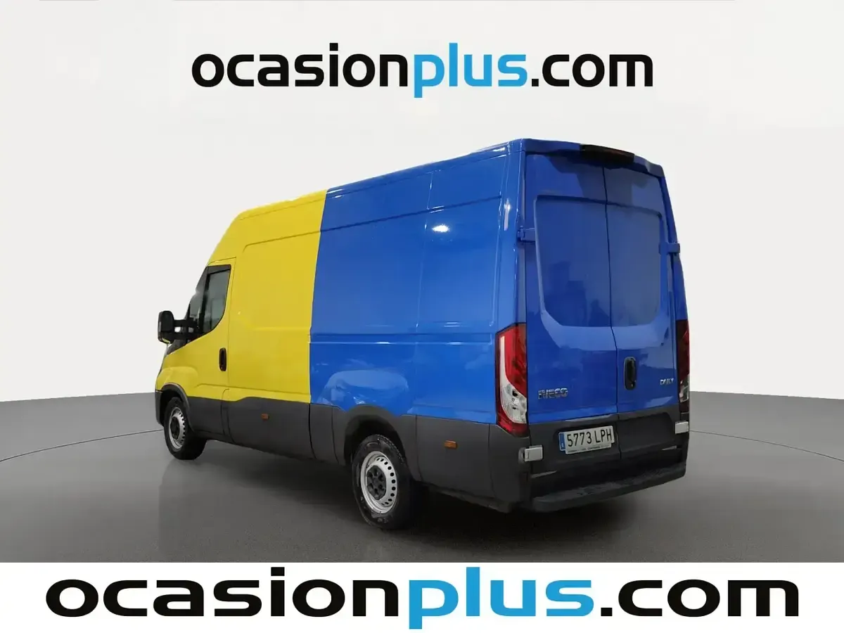 Usado Iveco Daily 156 CV (114 kW) 2021 Amarillo Berlina