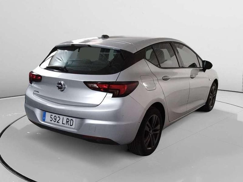 Usado Opel Astra Design & Tech 131 CV (96 kW) 2021 Gris Utilitario
