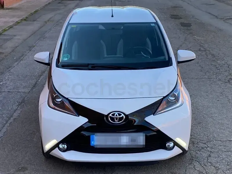 Occasion Toyota Aygo X-play 69 PK (50 kW) 2016 Wit Hatchback