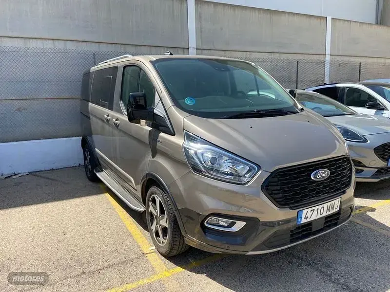 Usado Ford Tourneo Custom Active 150 CV (110 kW) 2023 Plateado Van