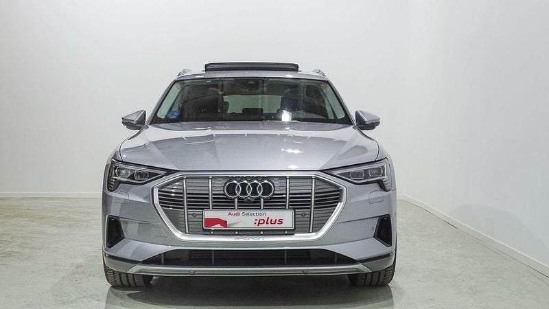 Usado Audi e-tron Advanced 300 kW (408 CV) 2022 Gris plata SUV