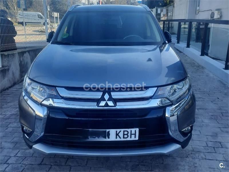 Gris / plata Usado 2017 Mitsubishi Outlander Motion SUV | 16.400 € (Buen precio) - Imagen 1/4