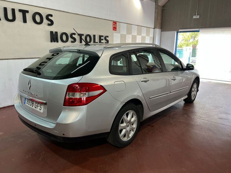 Usado Renault Laguna III Expression 130 CV (95 kW) 2008 Gris Familiar