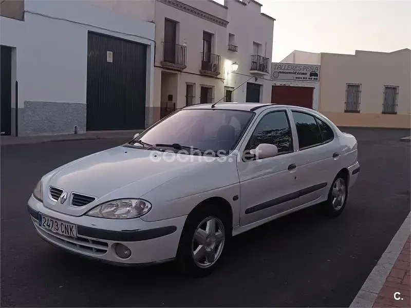 Usado Renault Mégane II Expression 110 CV (80 kW) 2003 Blanco Berlina