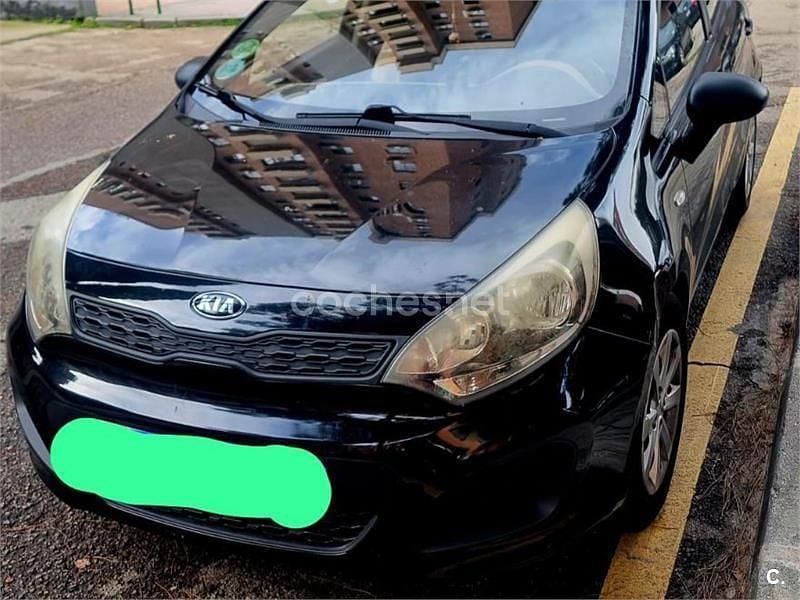 Negro Usado 2013 Kia Rio Berlina | 6000 € (Precio justo) - Imagen 1/4