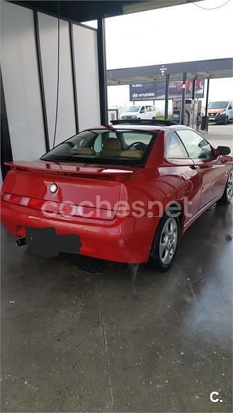 Usado Alfa Romeo GTV 150 CV (110 kW) 2003 Rojo Coupe