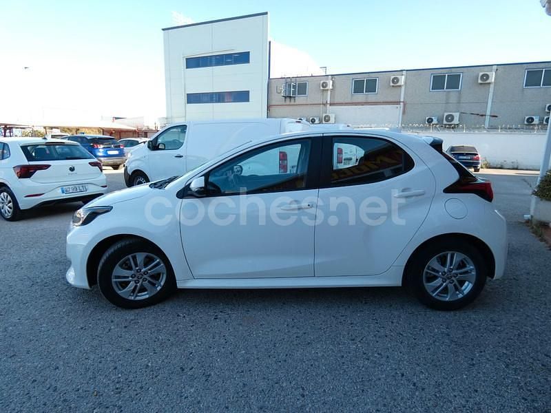 Usado Toyota Yaris Hybrid Active 116 CV (85 kW) 2022 Blanco Berlina