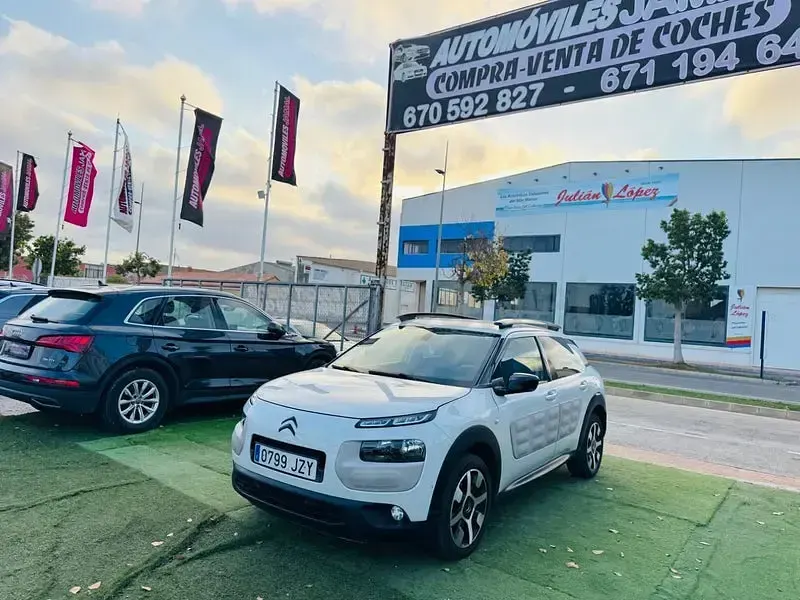 Usado Citroën C4 100 CV (73 kW) 2017 Gris / plata Berlina
