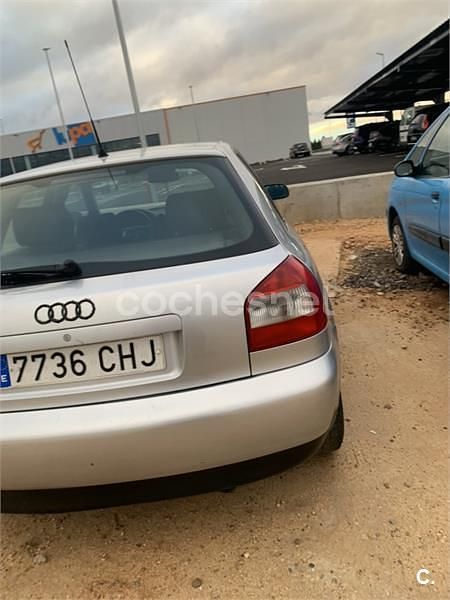 Usado Audi A3 Ambiente 102 CV (75 kW) 2002 Gris / plata Berlina