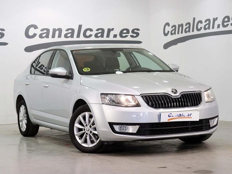 Usado Skoda Octavia Ambition 105 CV (77 kW) 2015 Gris Utilitario