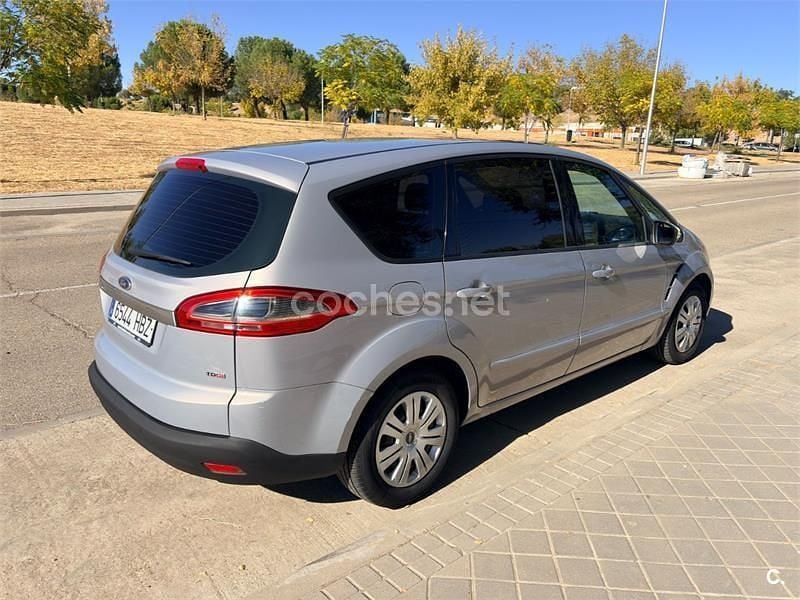 Begagnad Ford S-MAX Trend 140 HK (102 kW) 2011 Grå Minibuss