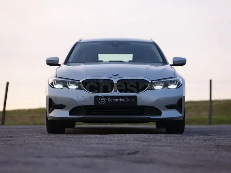 Usado BMW 318 150 CV (110 kW) 2021 Gris / plata Familiar