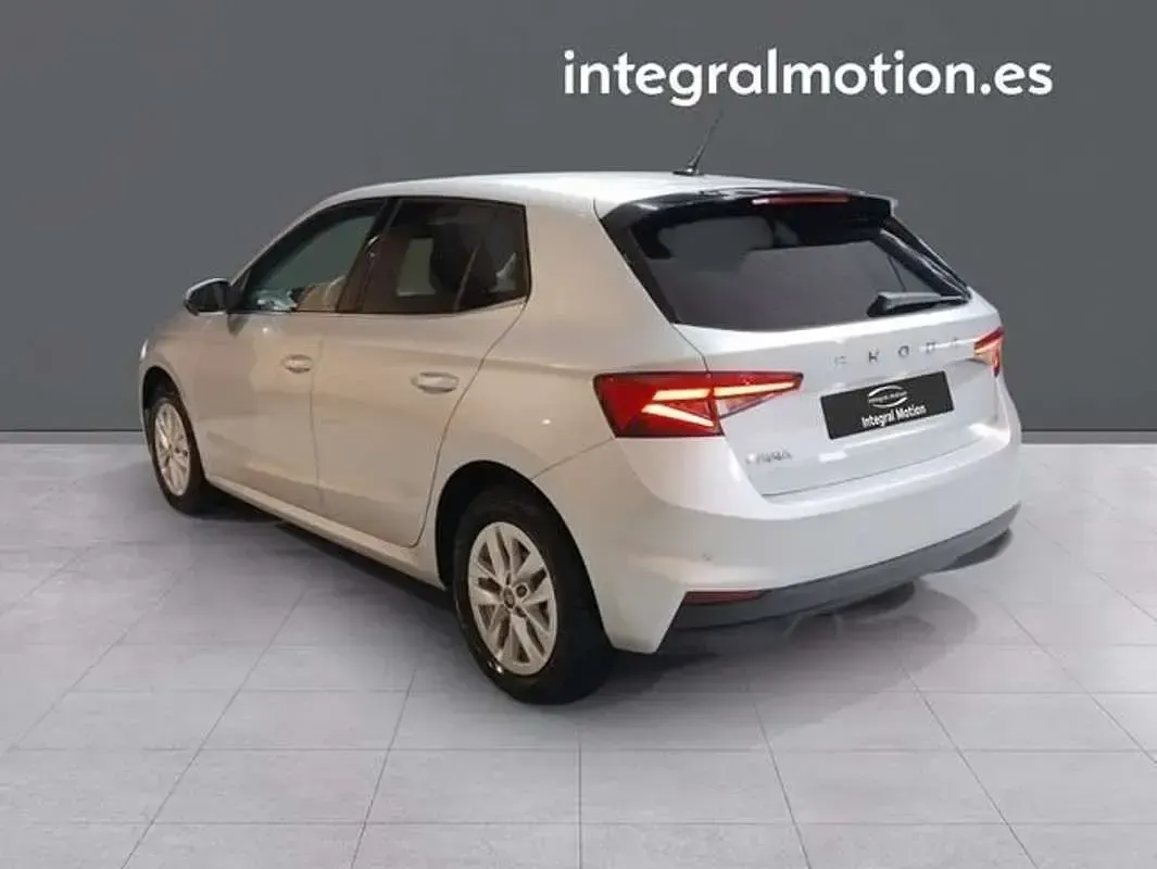 Usado Skoda Fabia Selection 95 CV (69 kW) 2025 Blanco Utilitario