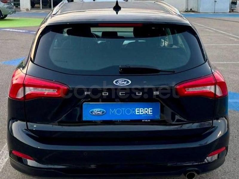 Usado Ford Focus Trend 125 CV (91 kW) 2020 Negro Familiar