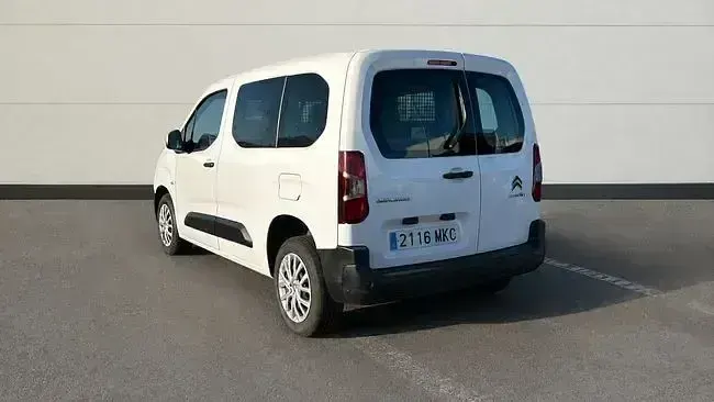 Usado Citroën Berlingo Live 102 CV (75 kW) 2023 Blanco Monovolumen